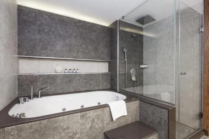 Salamis Bay Conti Resort Hotel & Casino Famaguszta Szoba fotó Bathroom