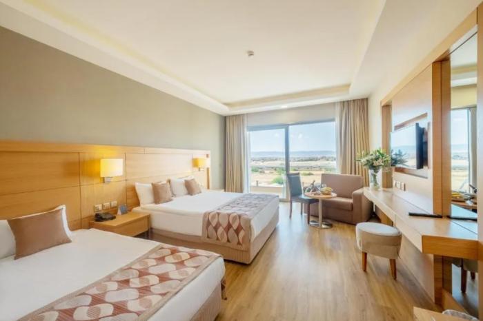 Salamis Bay Conti Resort Hotel & Casino Famaguszta Szoba fotó A room at the hotel