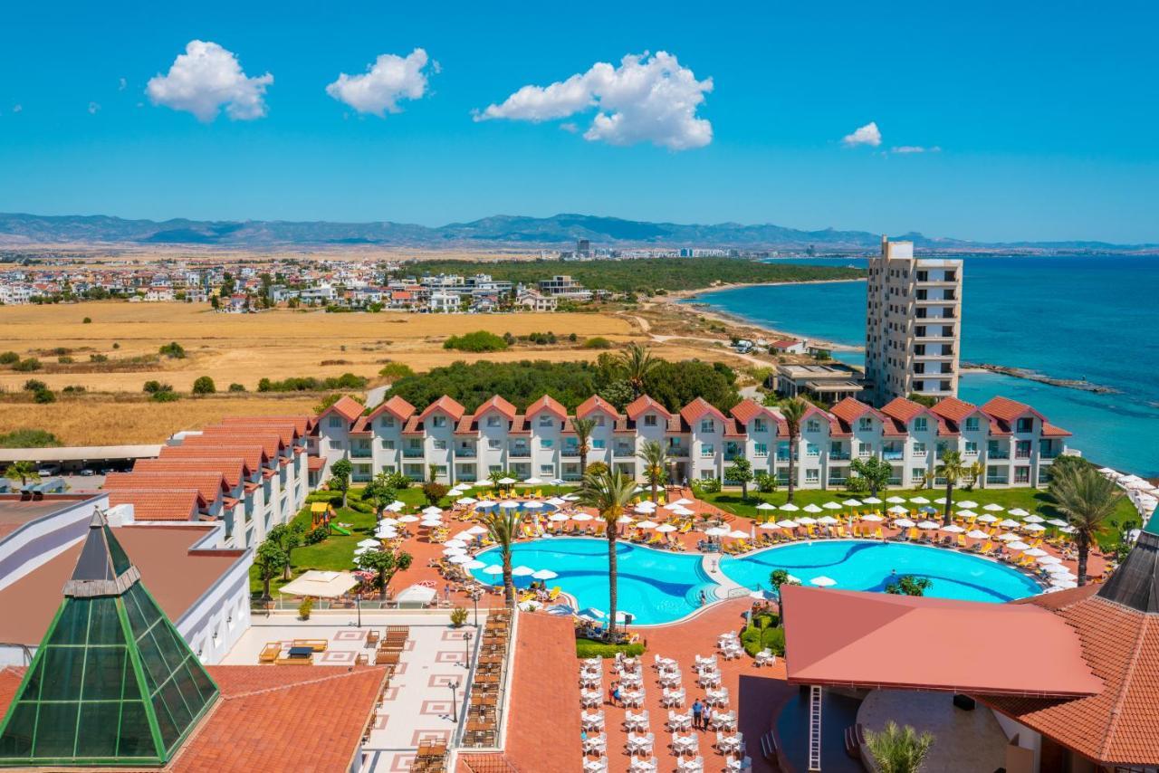 Salamis Bay Conti Resort Hotel & Casino Famaguszta Kültér fotó A view of the hotel