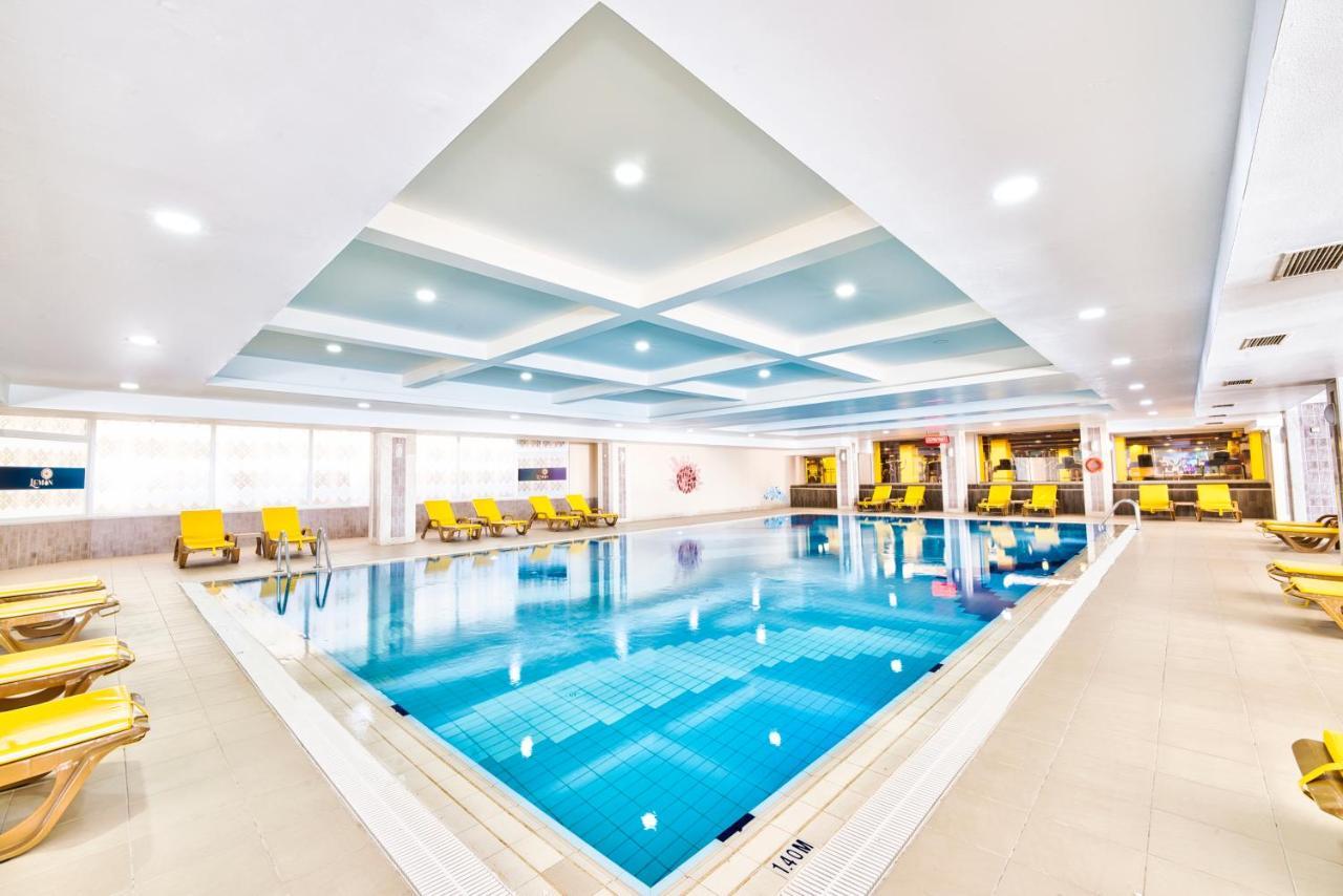 Salamis Bay Conti Resort Hotel & Casino Famaguszta Kültér fotó The swimming pool at the hotel