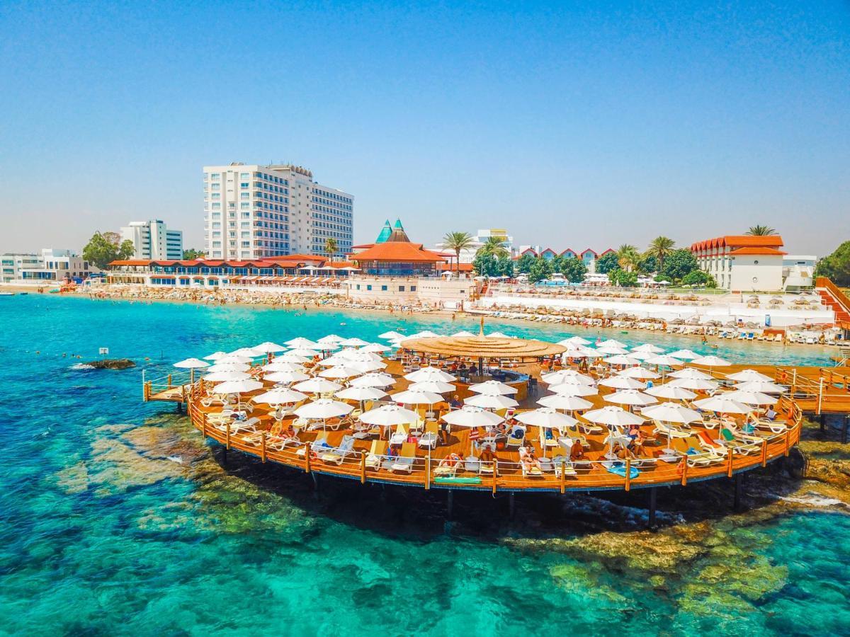 Salamis Bay Conti Resort Hotel & Casino Famaguszta Kültér fotó The pier at Nissi Beach